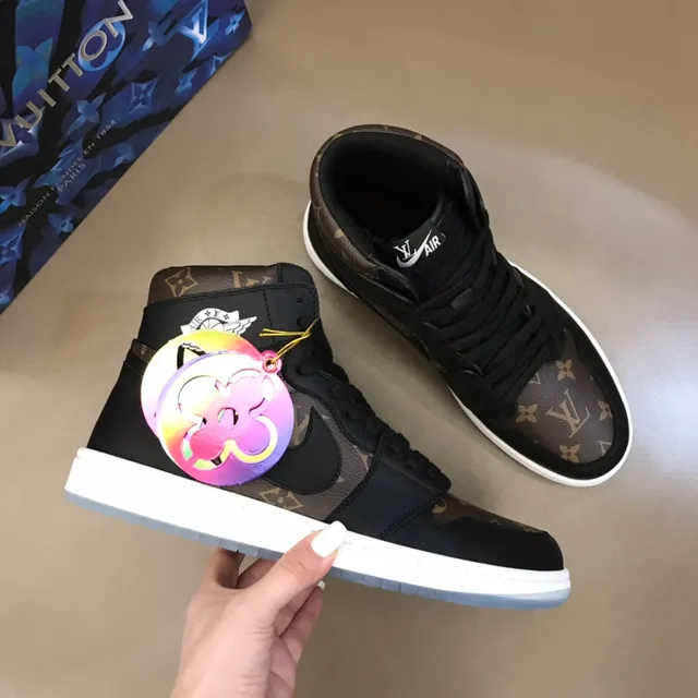 Zapatillas de baloncesto Air Jordan 1 High con estampado Monogram negro y marrón 7