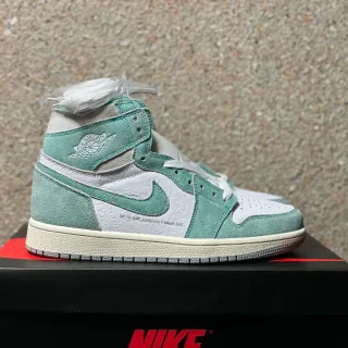 Air Jordan 1 High OG tênis de basquete em camurça verde-menta e branco