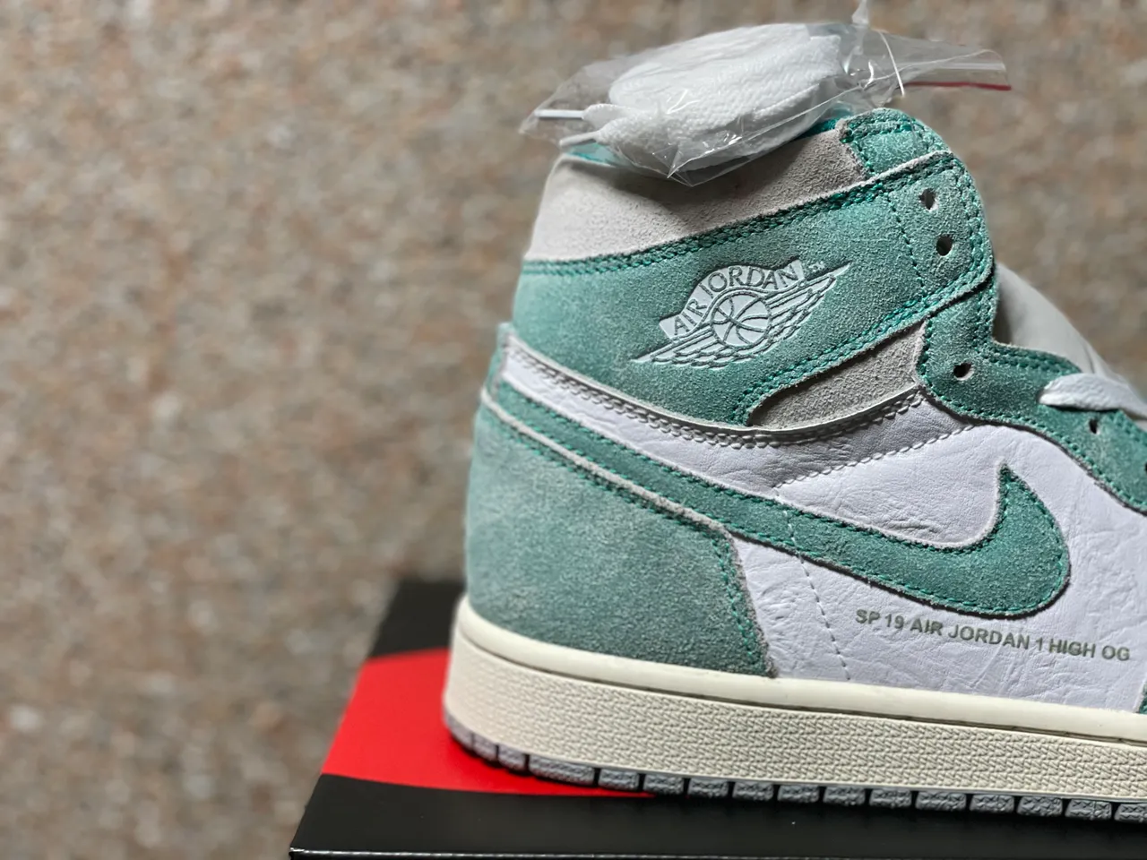 Air Jordan 1 High OG chaussures de basketball en daim vert menthe et blanc 2