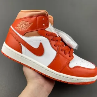Tênis de basquete Air Jordan 1 High laranja e branco