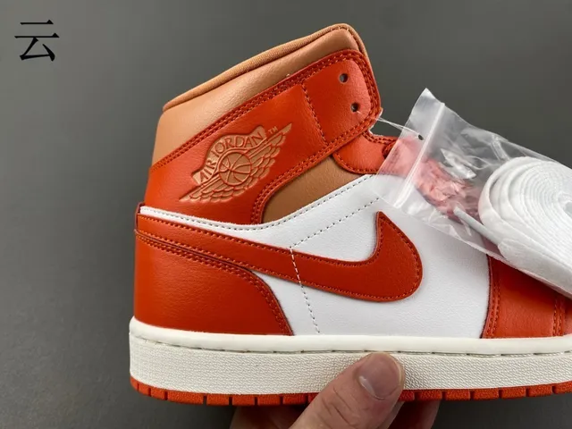 Air Jordan 1 High কমলা এবং সাদা বাস্কেটবল জুতা 2