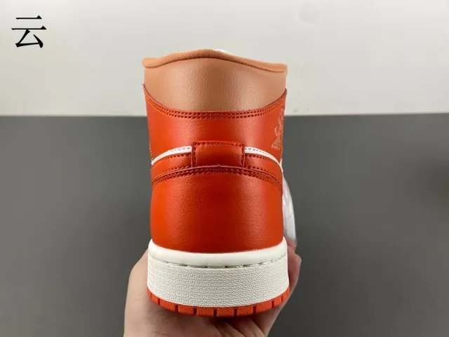 Air Jordan 1 High কমলা এবং সাদা বাস্কেটবল জুতা 4