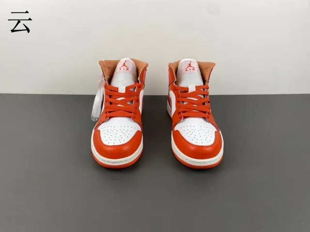 Air Jordan 1 High কমলা এবং সাদা বাস্কেটবল জুতা 11