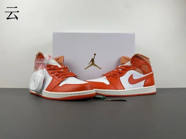 Air Jordan 1 High কমলা এবং সাদা বাস্কেটবল জুতা 13