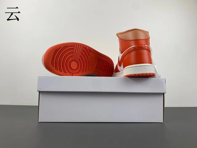 Air Jordan 1 High কমলা এবং সাদা বাস্কেটবল জুতা 16