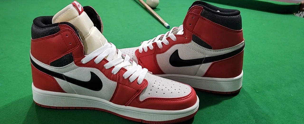 Air Jordan 1 High 红白黑篮球鞋 3