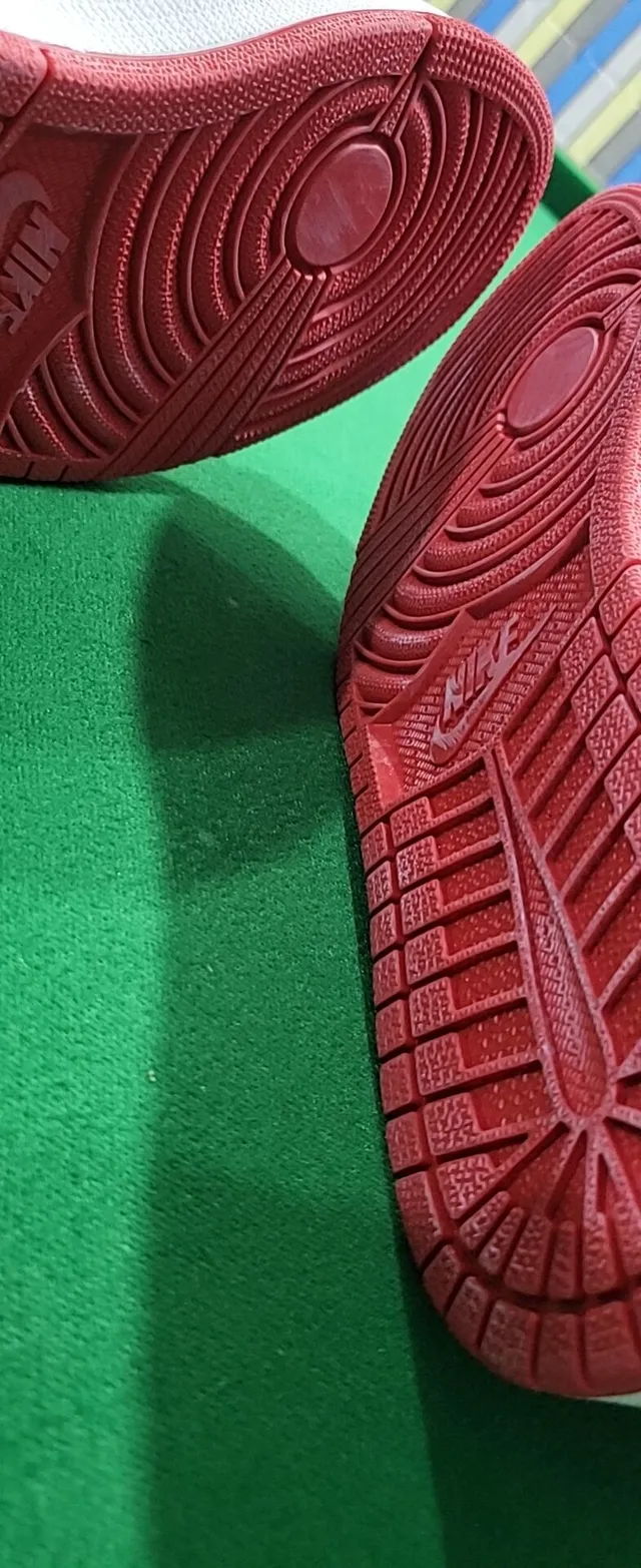 Air Jordan 1 High 红白黑篮球鞋 5