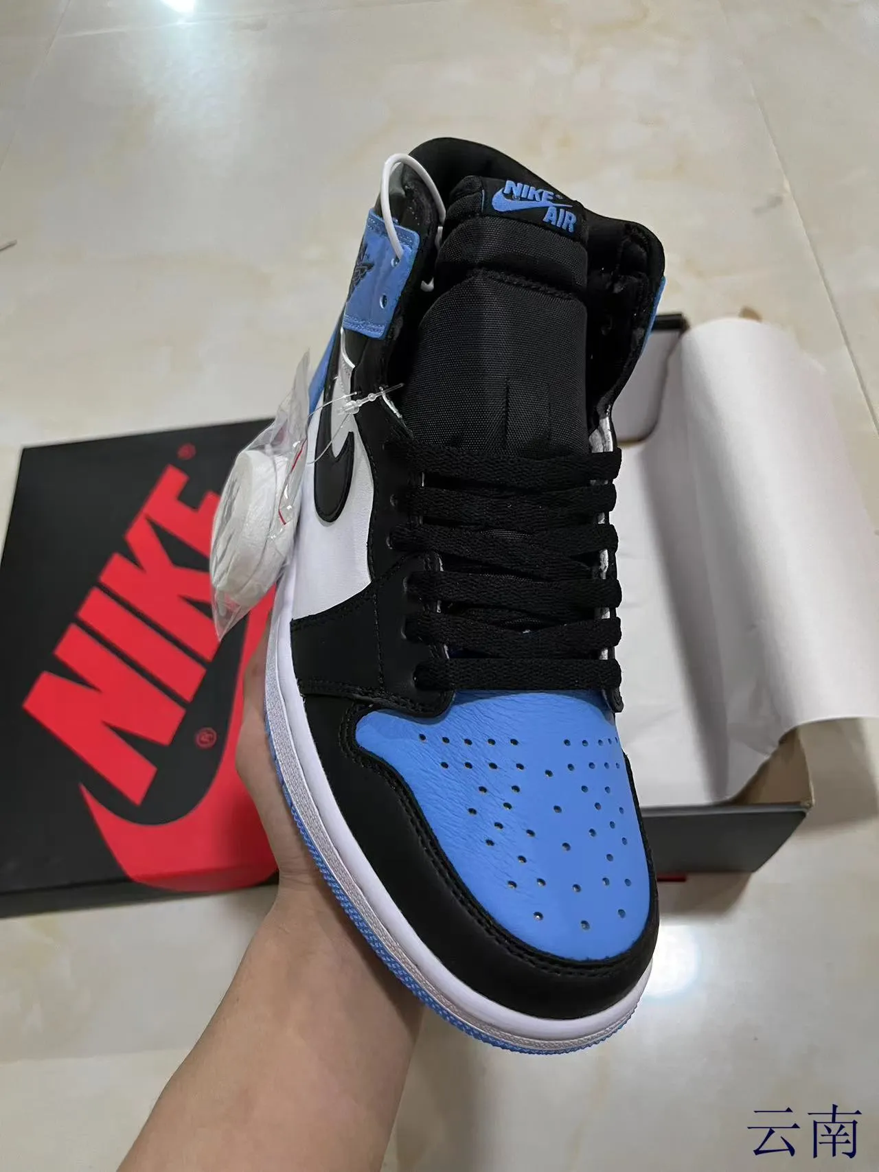 Air Jordan 1 High Top Blanc Noir University Blue Chaussures de basketball 2