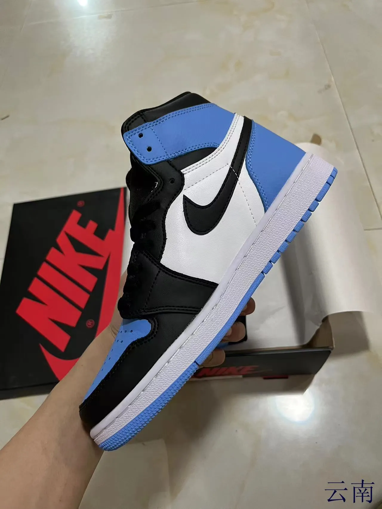 Air Jordan 1 High Top Blanc Noir University Blue Chaussures de basketball 4