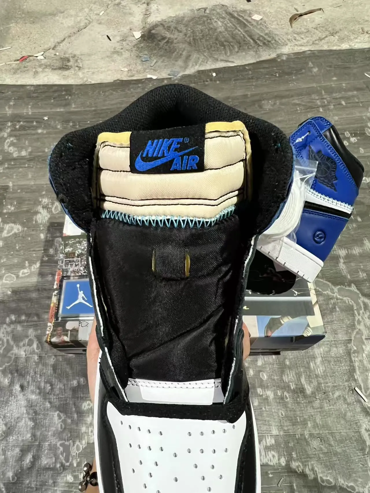Air Jordan 1 High Union Los Angeles 皇家蓝黑白篮球鞋 4