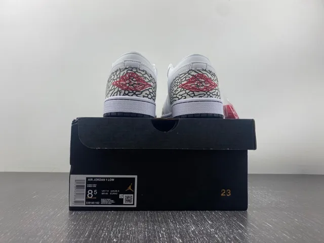 Tênis lifestyle Air Jordan 1 Low Elephant branco preto vermelho 17