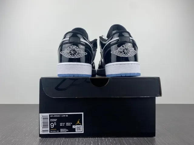 حذاء سنيكرز لايف ستايل Air Jordan 1 Low أسود وأبيض وأزرق فاتح لامع 5