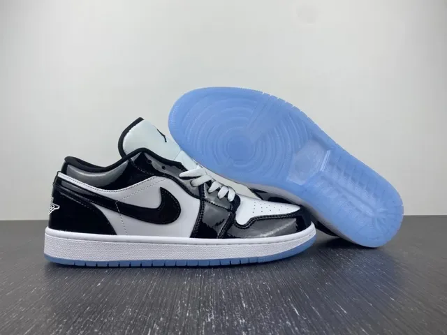حذاء سنيكرز لايف ستايل Air Jordan 1 Low أسود وأبيض وأزرق فاتح لامع 6