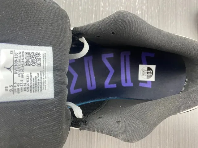 حذاء سنيكرز لايف ستايل Air Jordan 1 Low أسود وأبيض وأزرق فاتح لامع 14