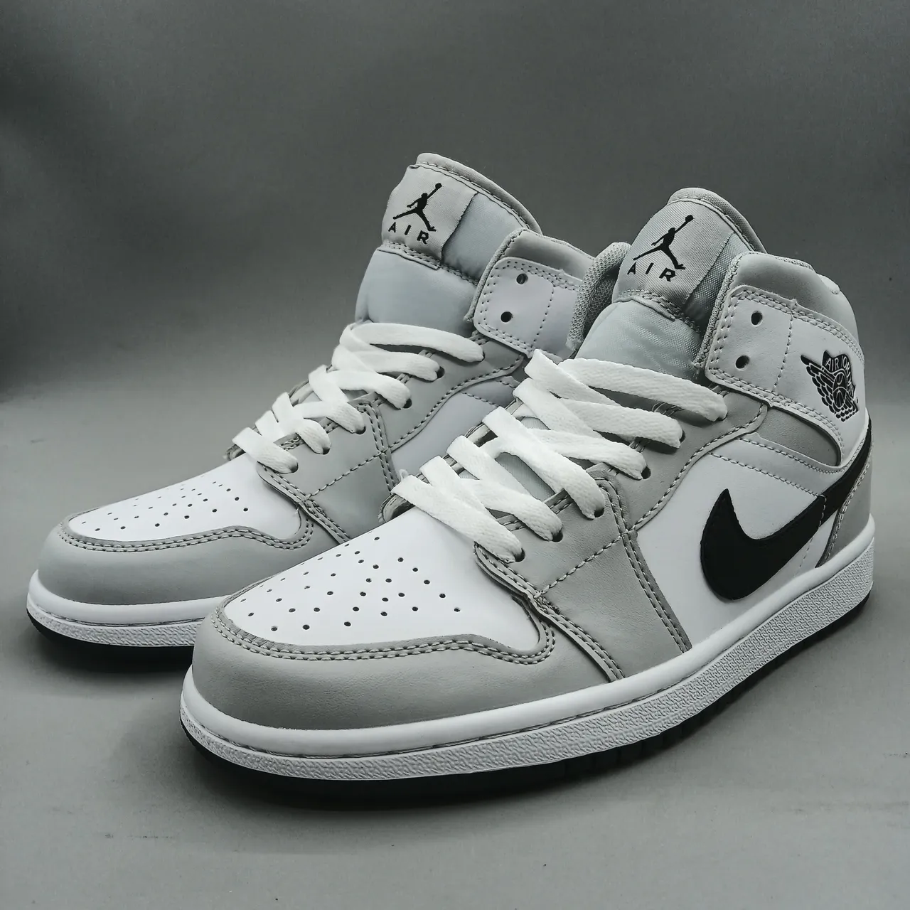 Tênis de basquete Air Jordan 1 Mid Branco/Preto 2