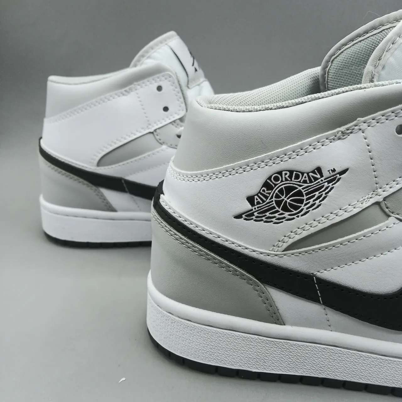 Tênis de basquete Air Jordan 1 Mid Branco/Preto 5