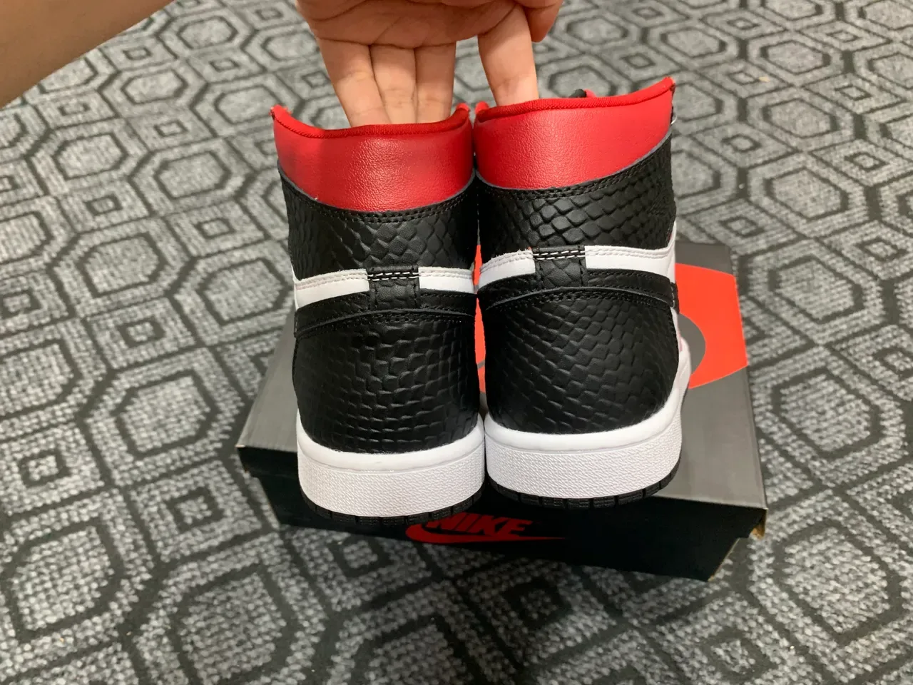Air Jordan 1 Rouge Noir Hautes en Cuir Chaussures de Basketball 2