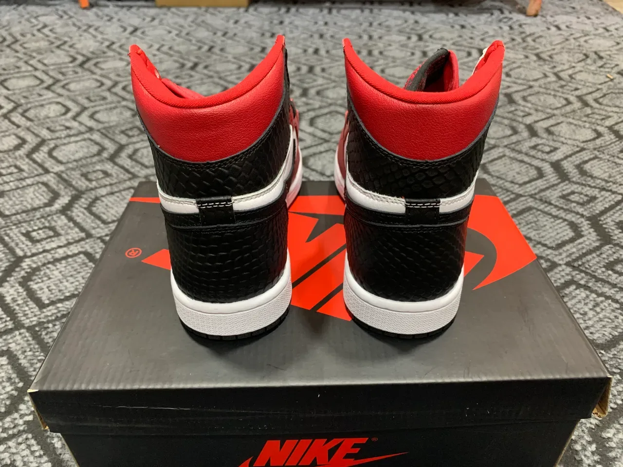 Air Jordan 1 Rouge Noir Hautes en Cuir Chaussures de Basketball 4