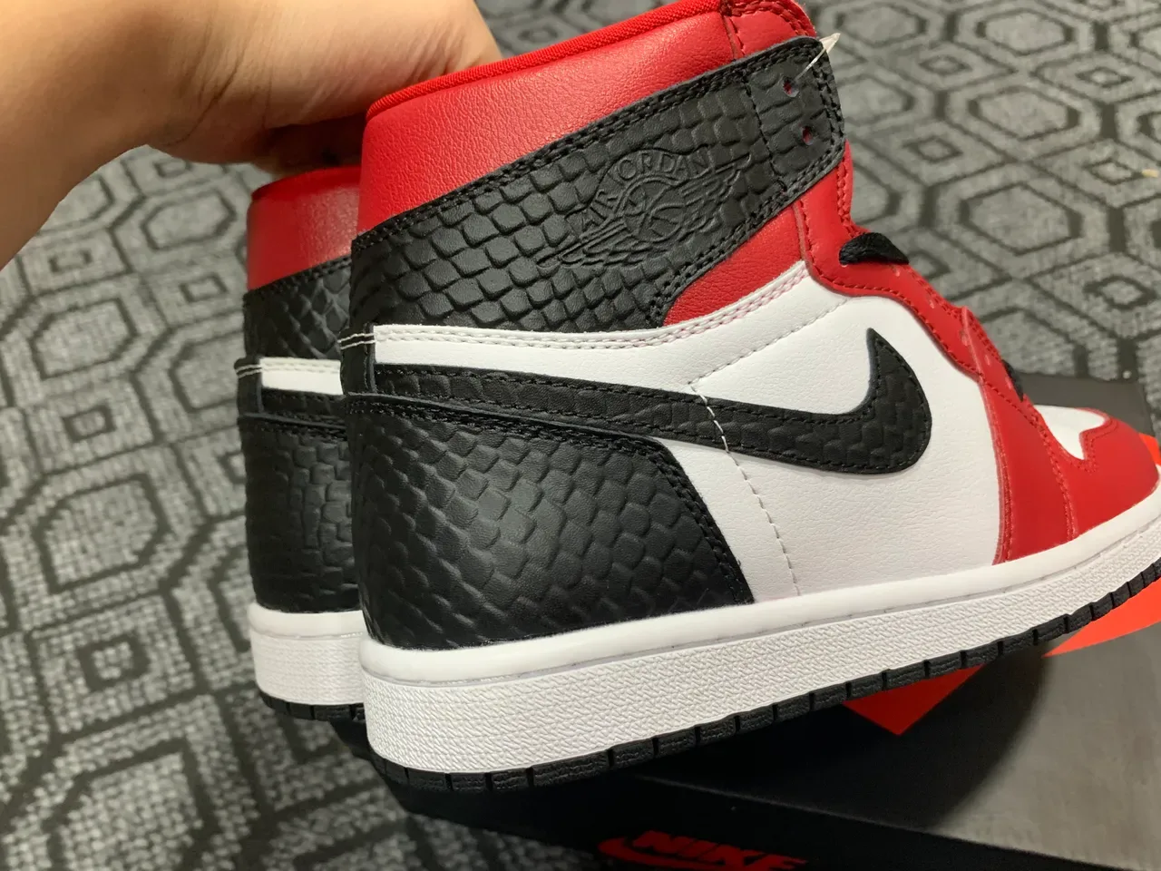 Air Jordan 1 Rouge Noir Hautes en Cuir Chaussures de Basketball 5