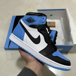 Tênis de basquete Air Jordan 1 University Blue preto e branco