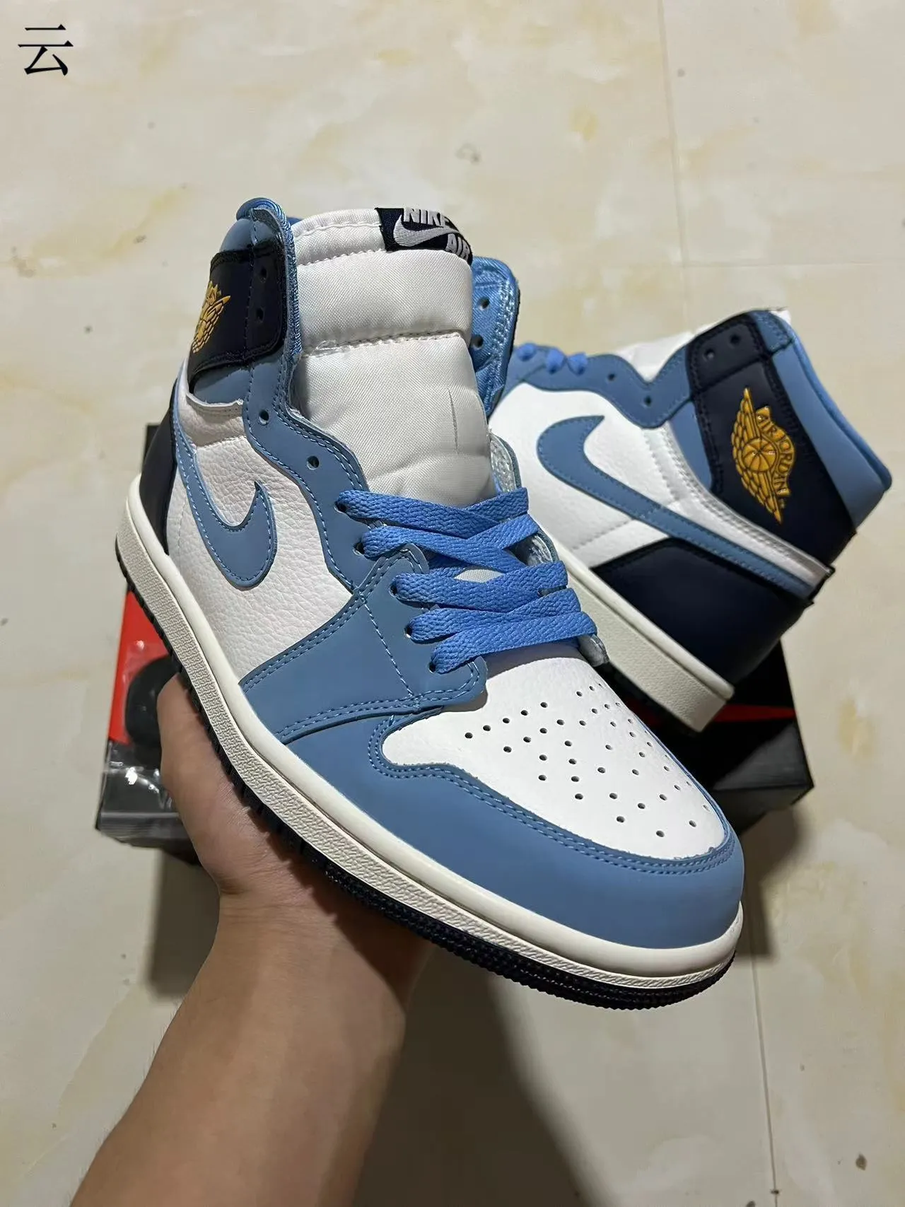 Zapatillas de baloncesto Air Jordan 1 de caña alta en cuero y revestimiento sintético blanco y azul 2