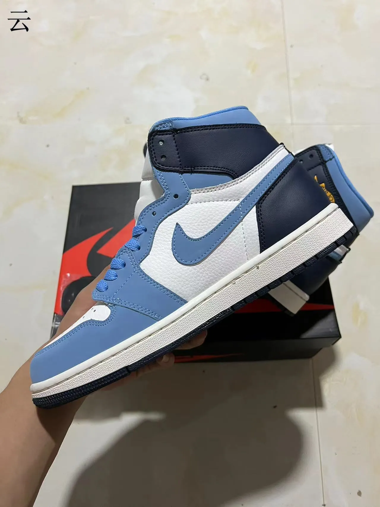Zapatillas de baloncesto Air Jordan 1 de caña alta en cuero y revestimiento sintético blanco y azul 5