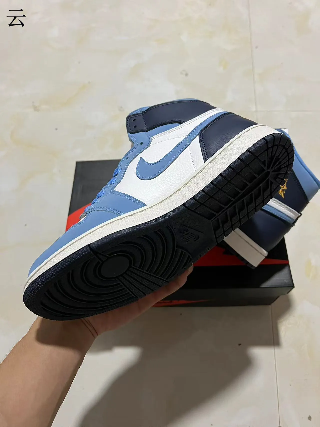 Zapatillas de baloncesto Air Jordan 1 de caña alta en cuero y revestimiento sintético blanco y azul 6