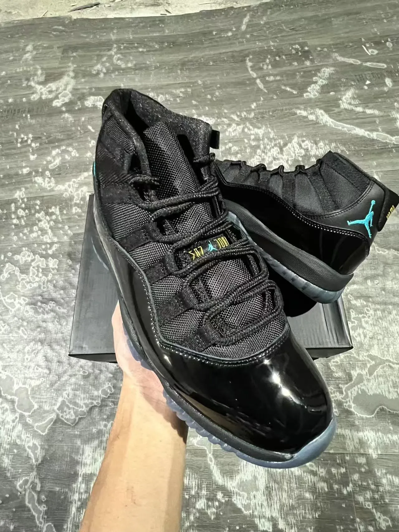 Air Jordan 11 أسود فيروزي جلد لامع أحذية كرة السلة 2