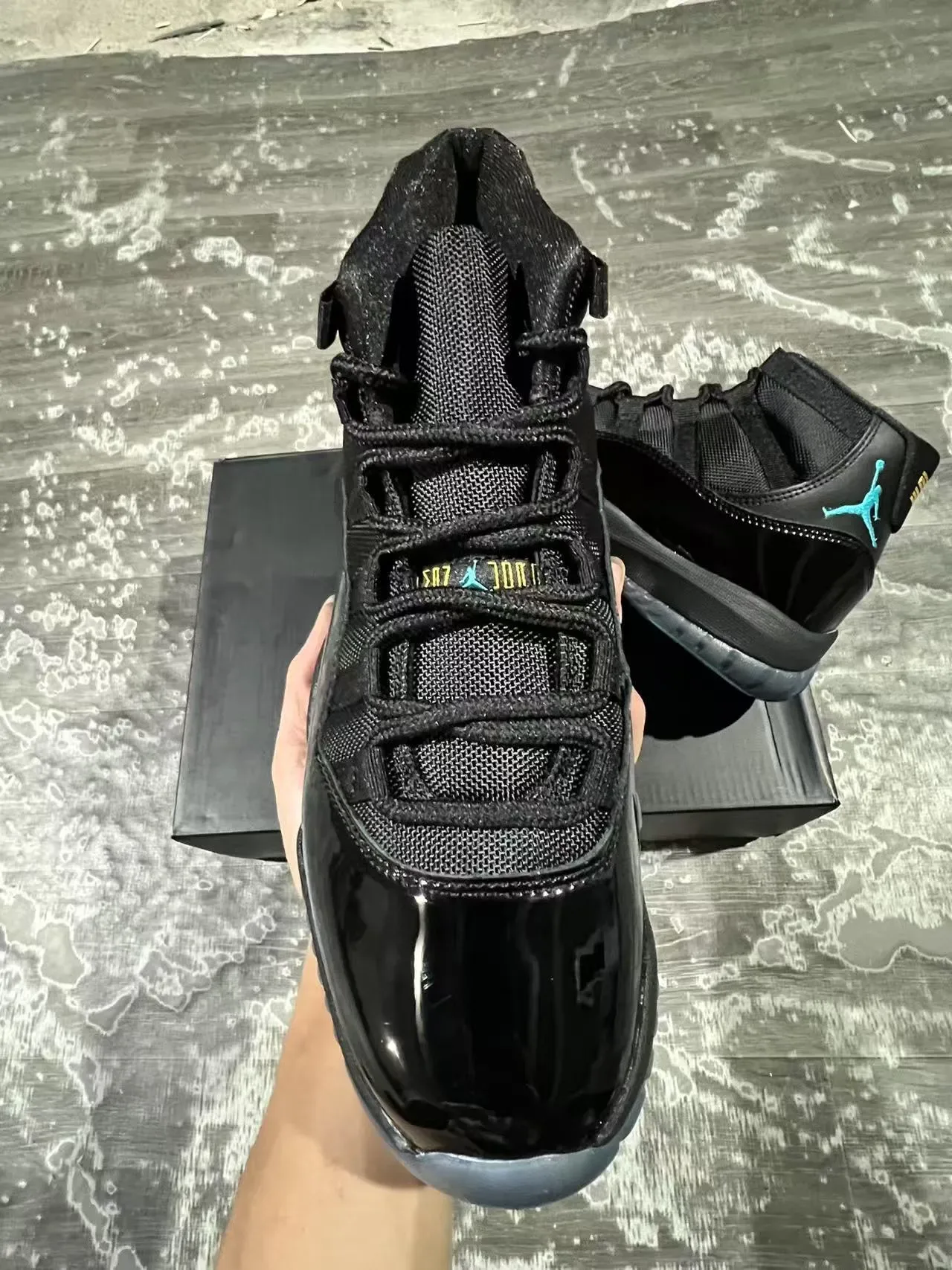 Air Jordan 11 أسود فيروزي جلد لامع أحذية كرة السلة 3