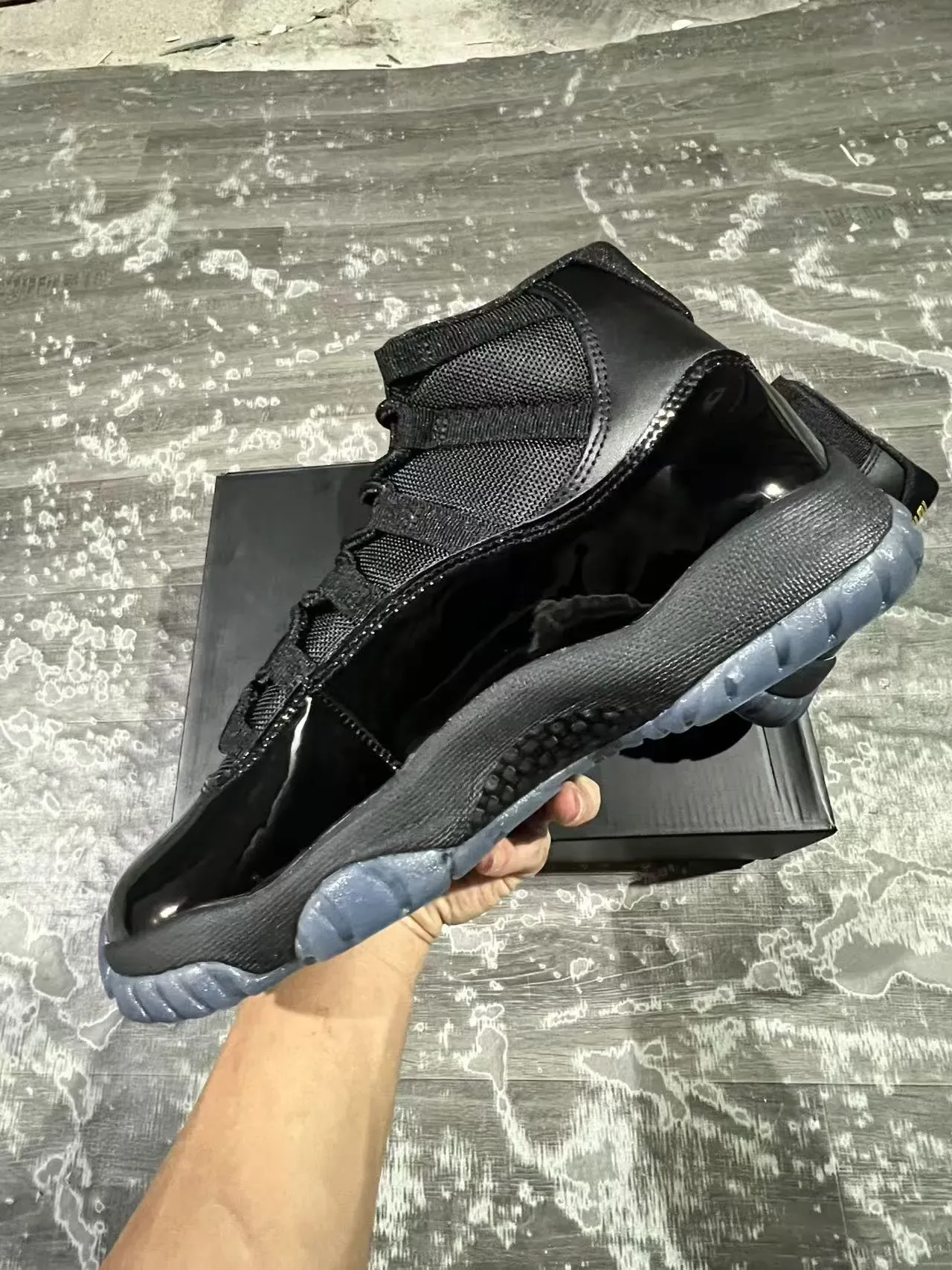 Air Jordan 11 أسود فيروزي جلد لامع أحذية كرة السلة 5