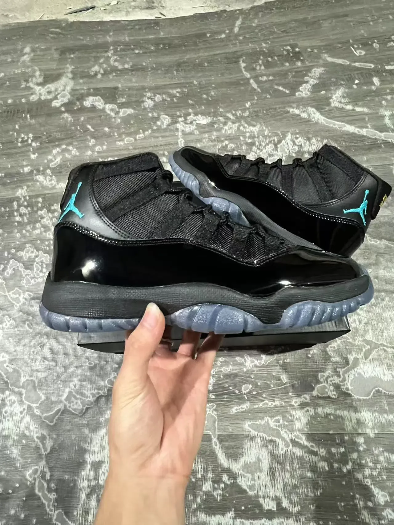 Air Jordan 11 أسود فيروزي جلد لامع أحذية كرة السلة 7