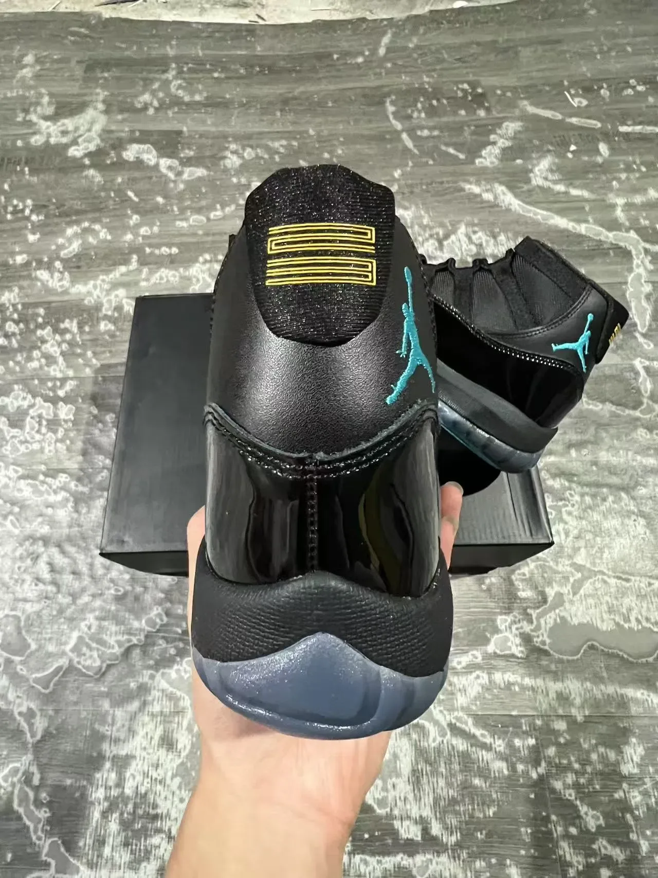 Air Jordan 11 أسود فيروزي جلد لامع أحذية كرة السلة 8