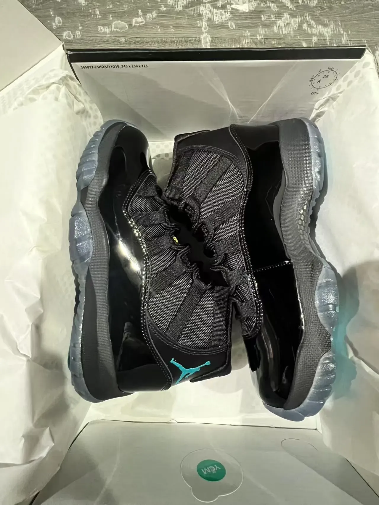 Air Jordan 11 أسود فيروزي جلد لامع أحذية كرة السلة 9