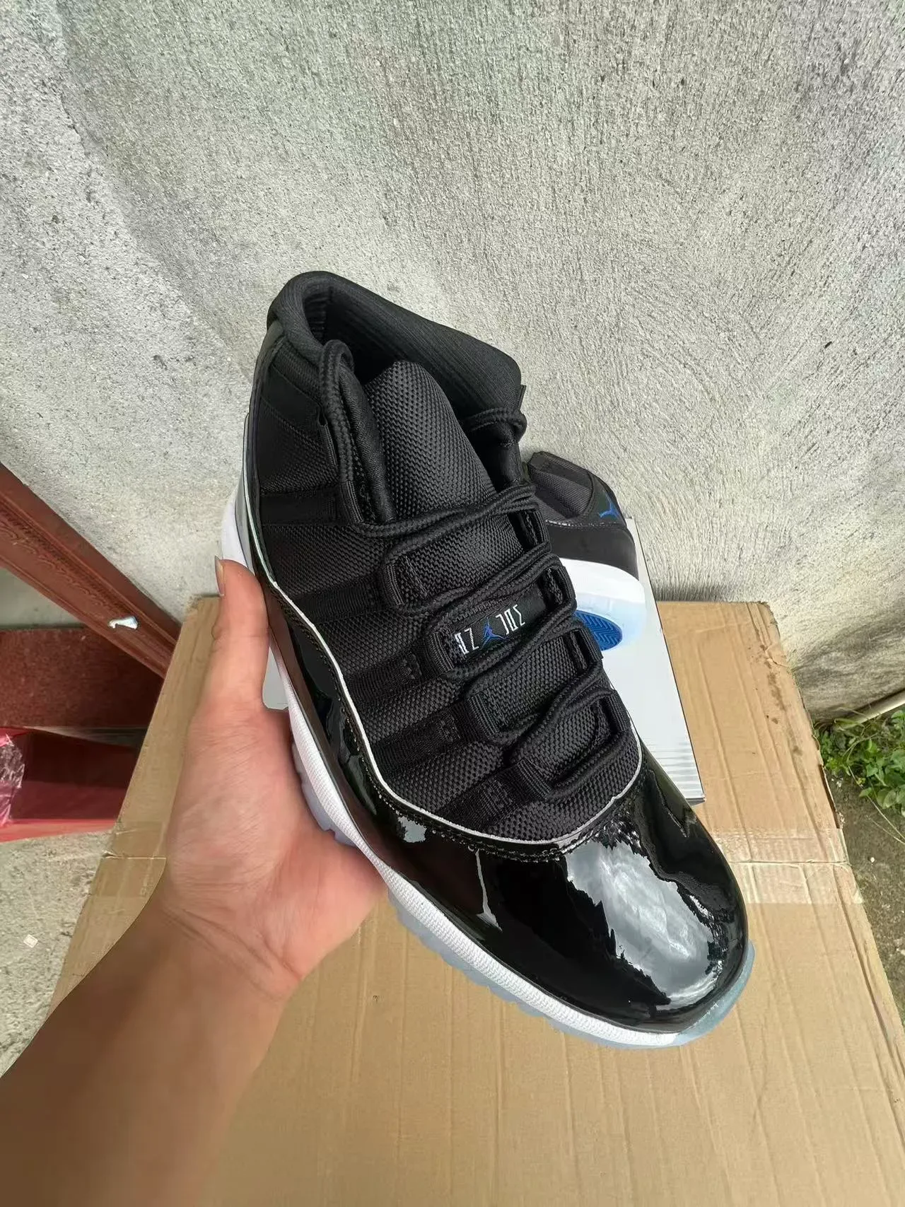 Air Jordan 11 黑白蓝篮球鞋 2