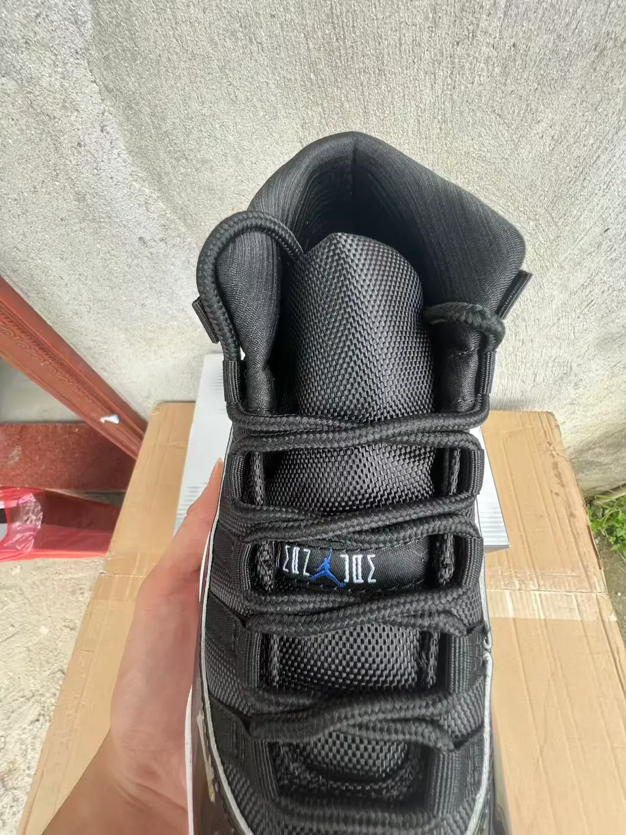 Air Jordan 11 黑白蓝篮球鞋 4