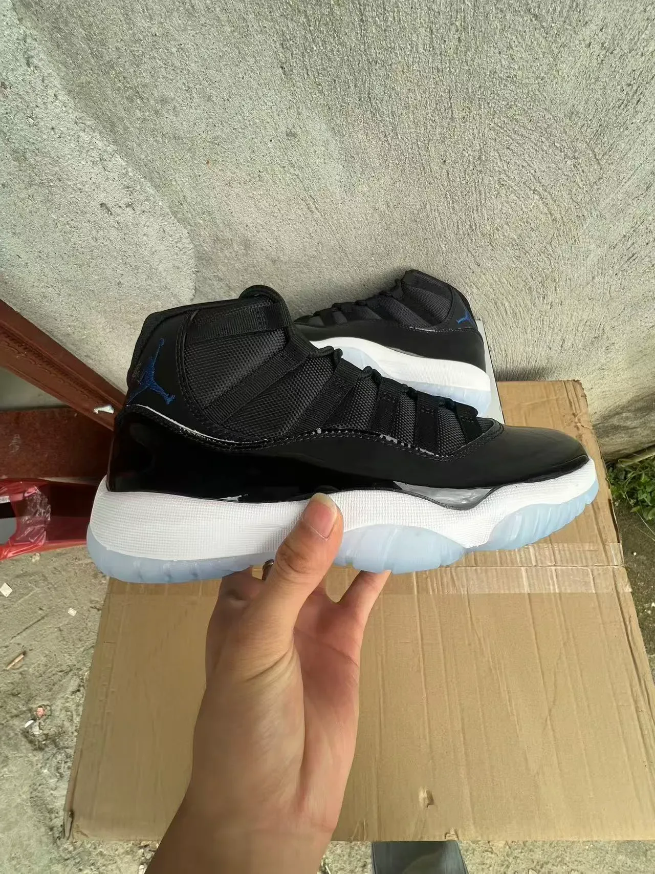 Air Jordan 11 黑白蓝篮球鞋 7