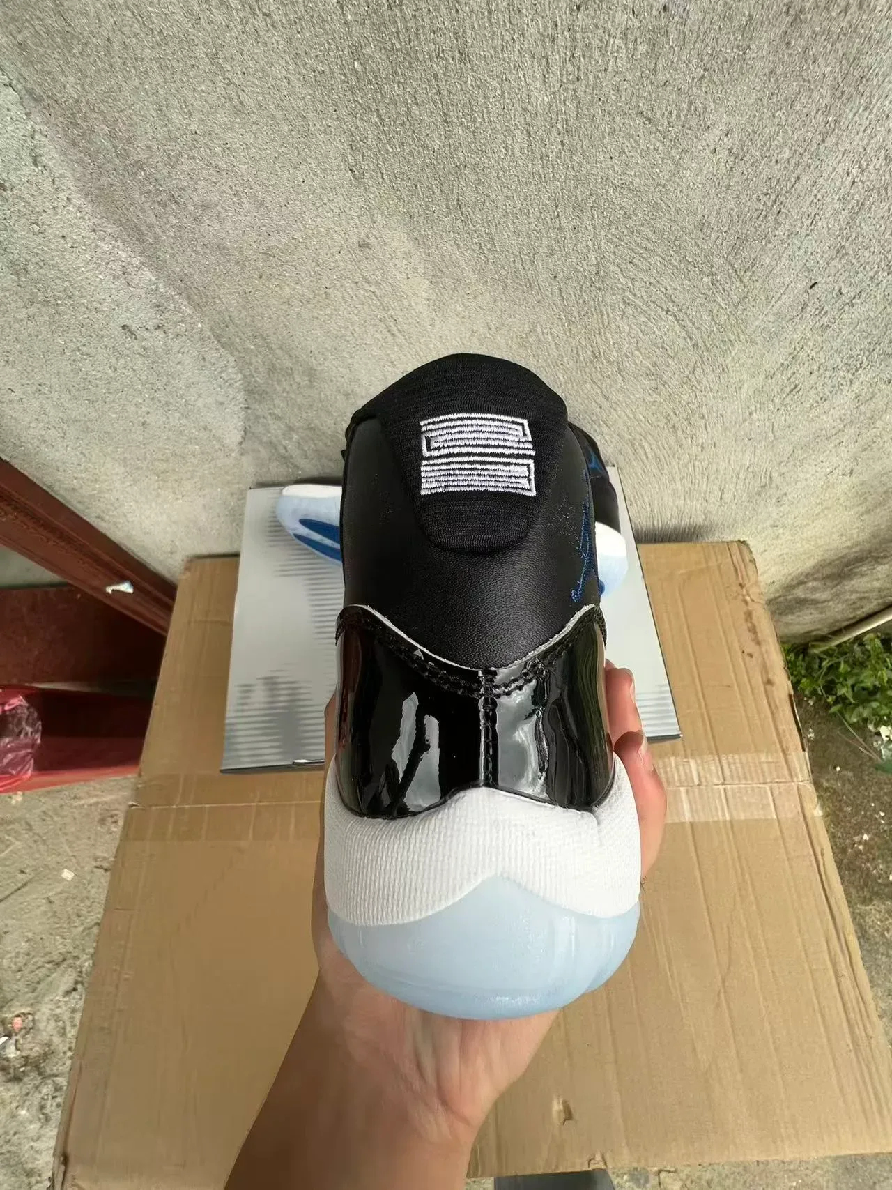 Air Jordan 11 黑白蓝篮球鞋 8