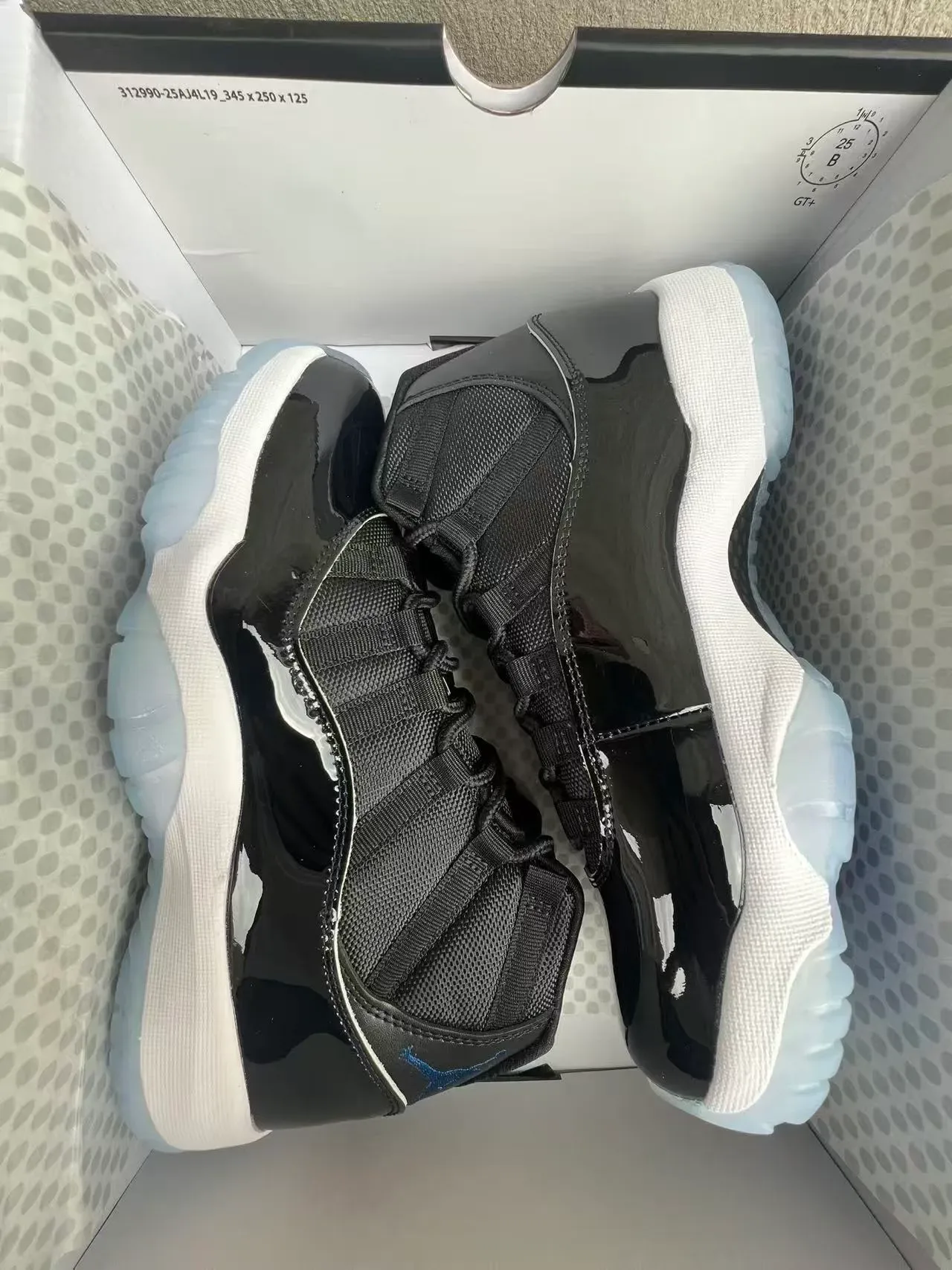 Air Jordan 11 黑白蓝篮球鞋 9