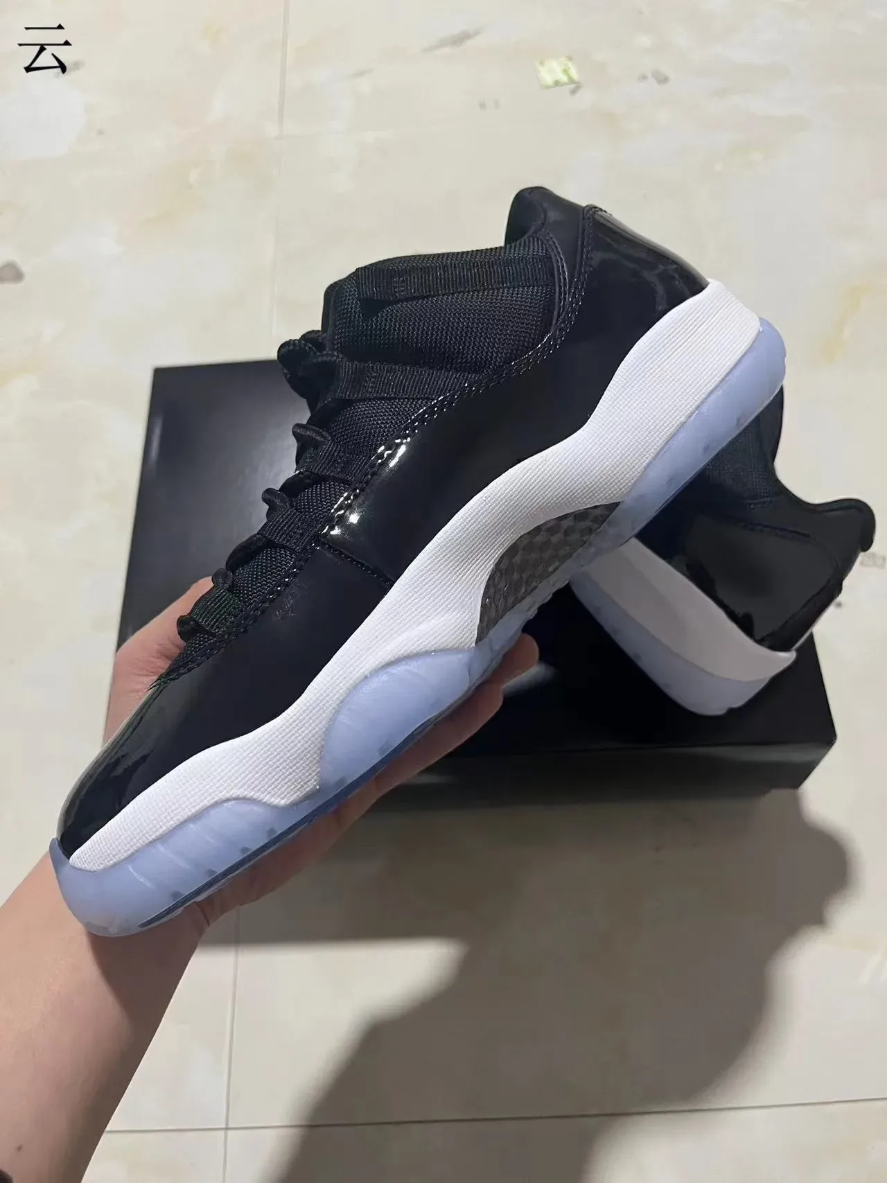 Air Jordan 11 Noir Blanc Icy Blue Chaussures de Basketball 10