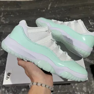 Tênis de basquete Air Jordan 11 em verniz verde-menta