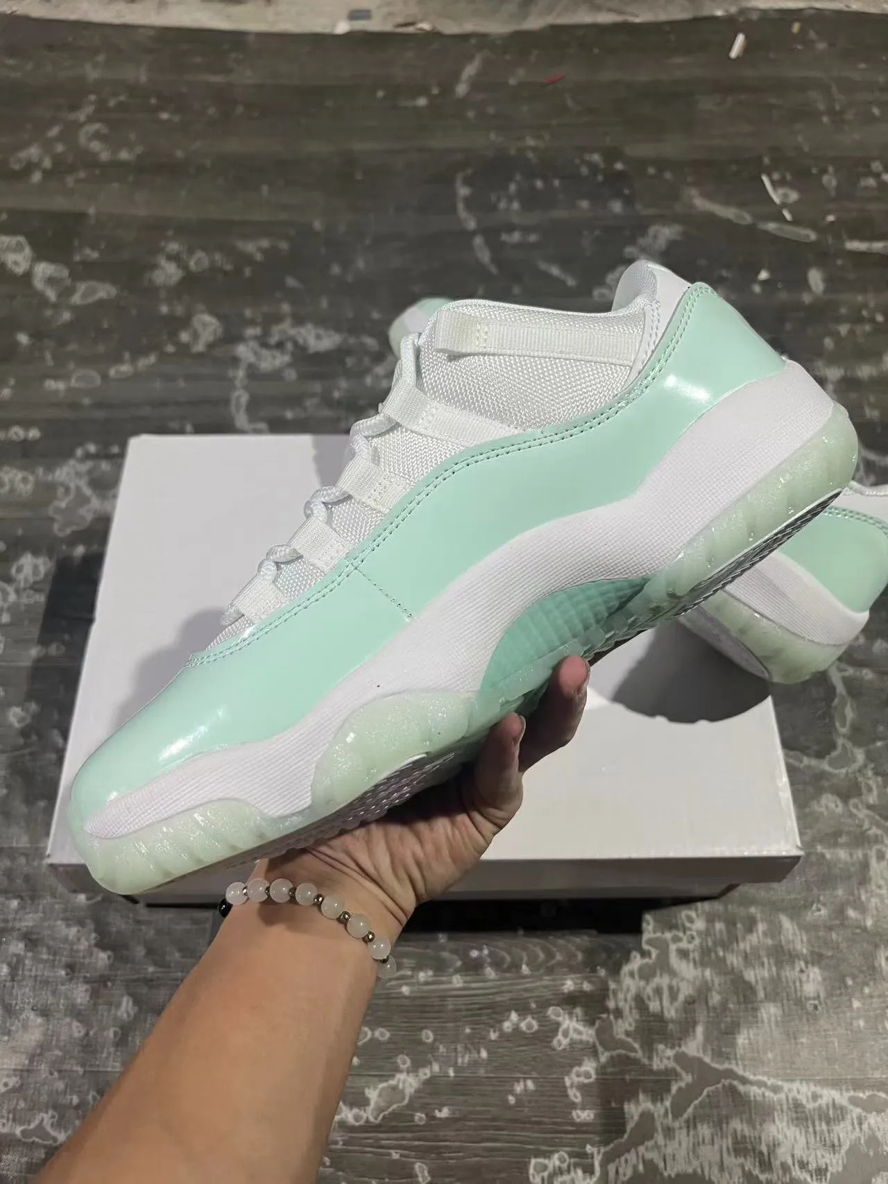 Air Jordan 11 tênis de basquete em couro envernizado verde menta 5