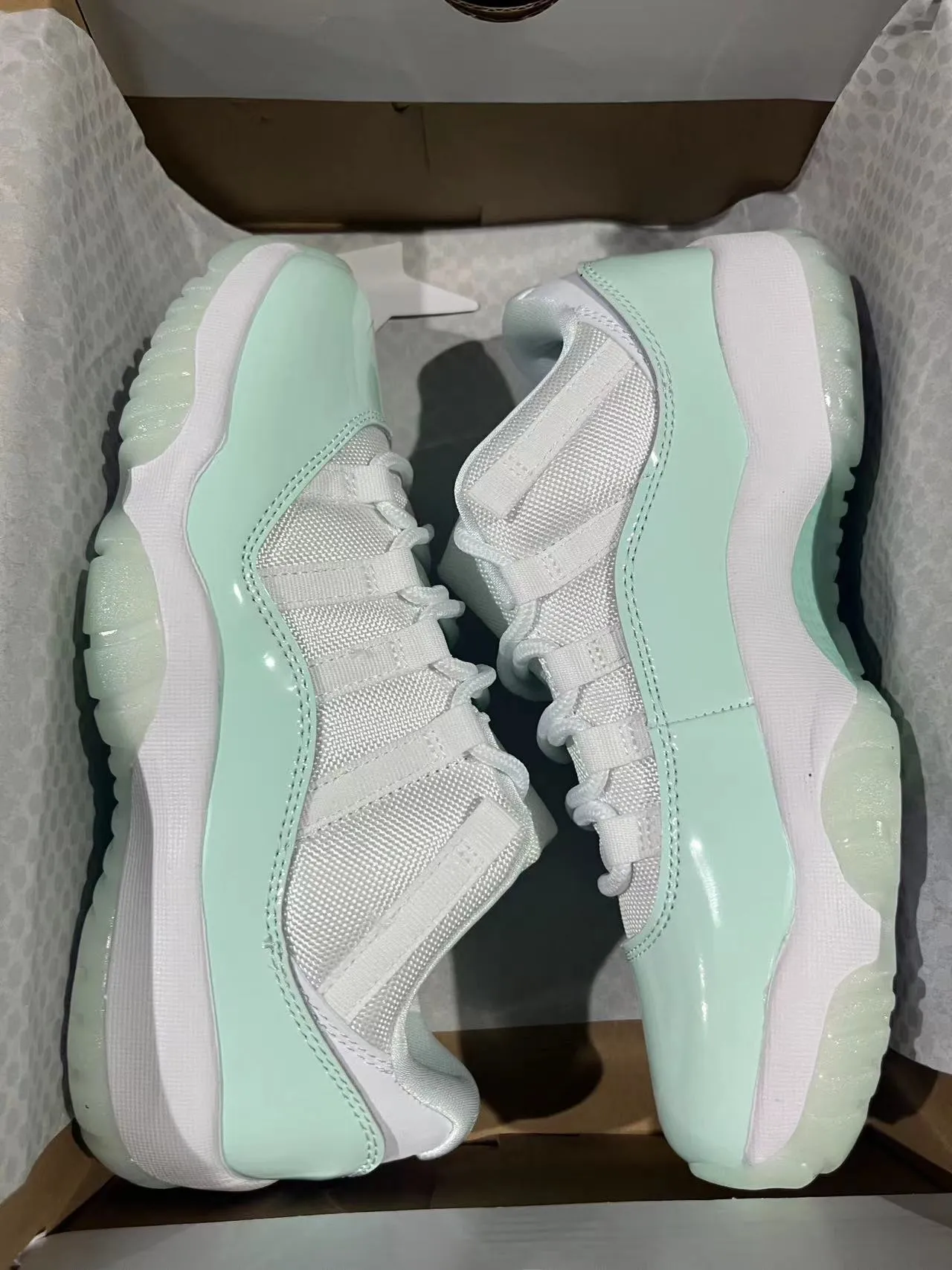 Air Jordan 11 tênis de basquete em couro envernizado verde menta 9