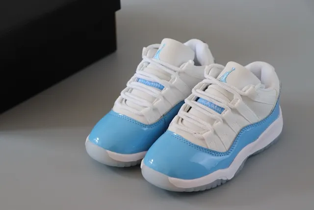 Air Jordan 11 নেভি হোয়াইট বাস্কেটবল জুতো 12