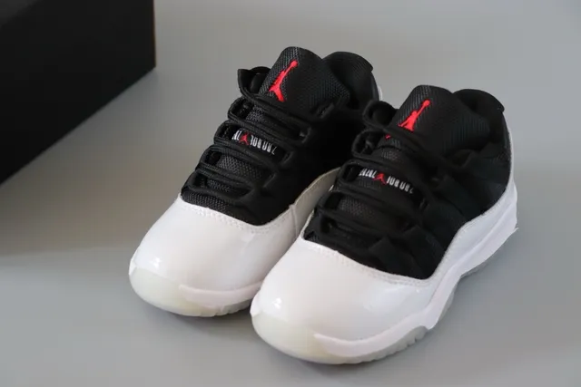 Air Jordan 11 নেভি হোয়াইট বাস্কেটবল জুতো 21