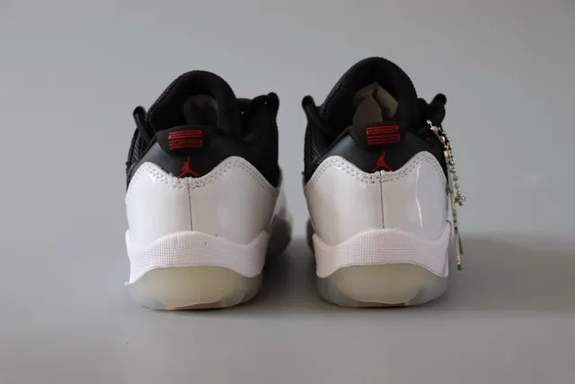 Air Jordan 11 নেভি হোয়াইট বাস্কেটবল জুতো 24