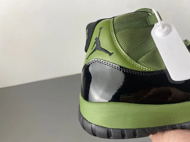 Air Jordan 11 أخضر زيتوني جلد لامع أحذية كرة السلة 3