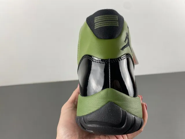 Air Jordan 11 أخضر زيتوني جلد لامع أحذية كرة السلة 4