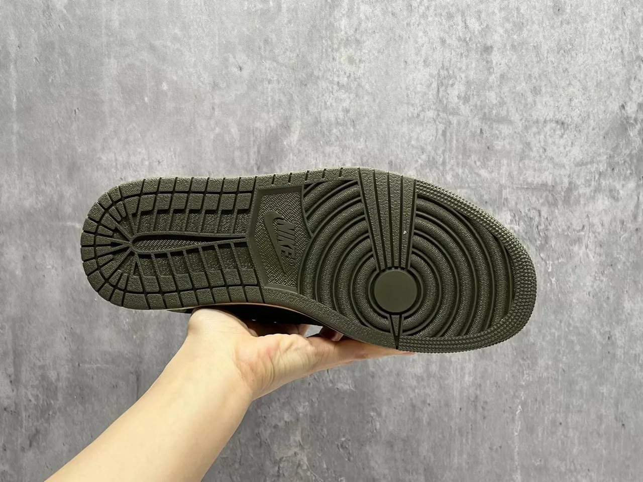Air Jordan 11 أخضر زيتوني جلد لامع أحذية كرة السلة 8