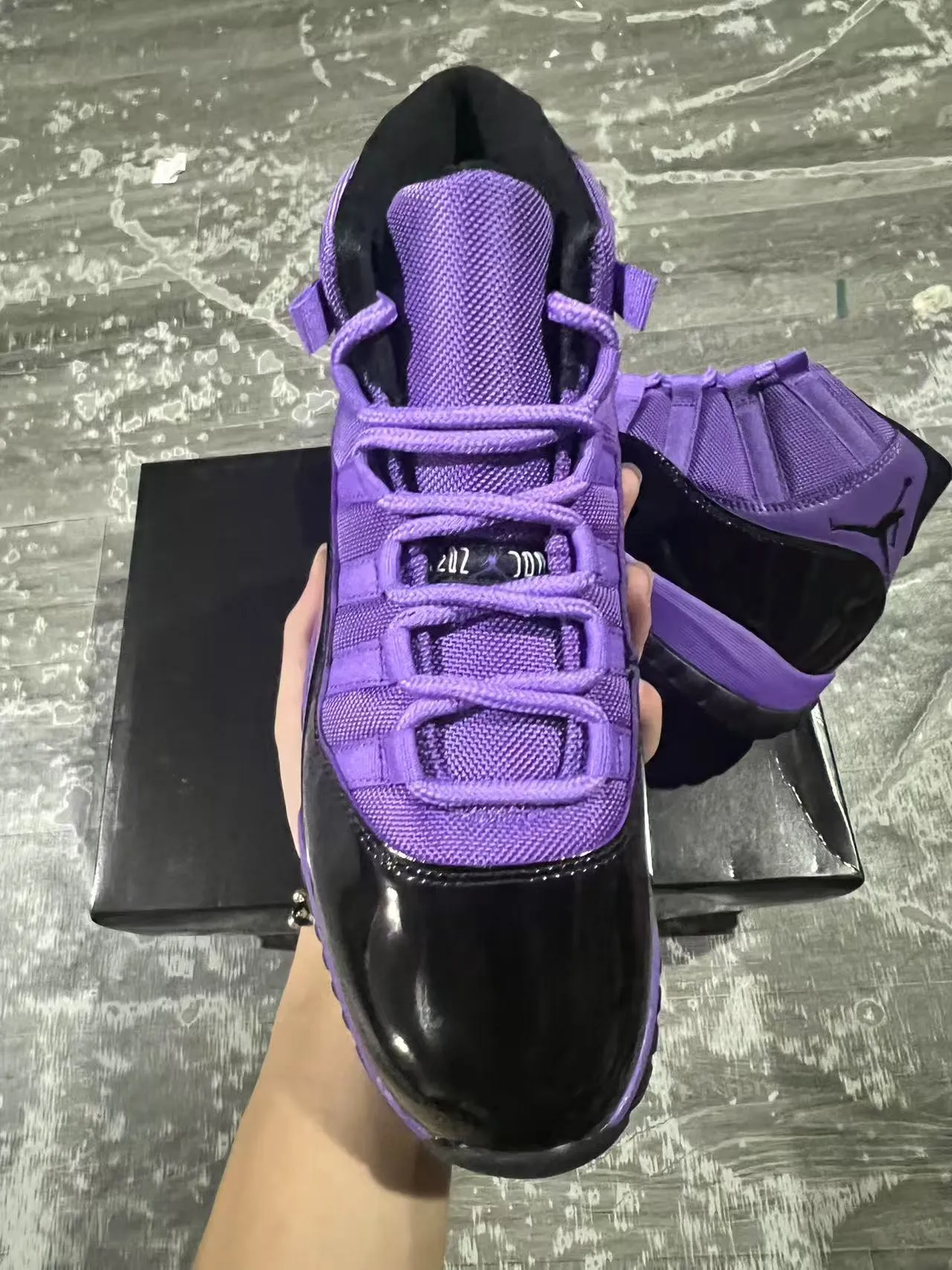 Zapatillas de baloncesto Air Jordan 11 de charol morado y negro 3