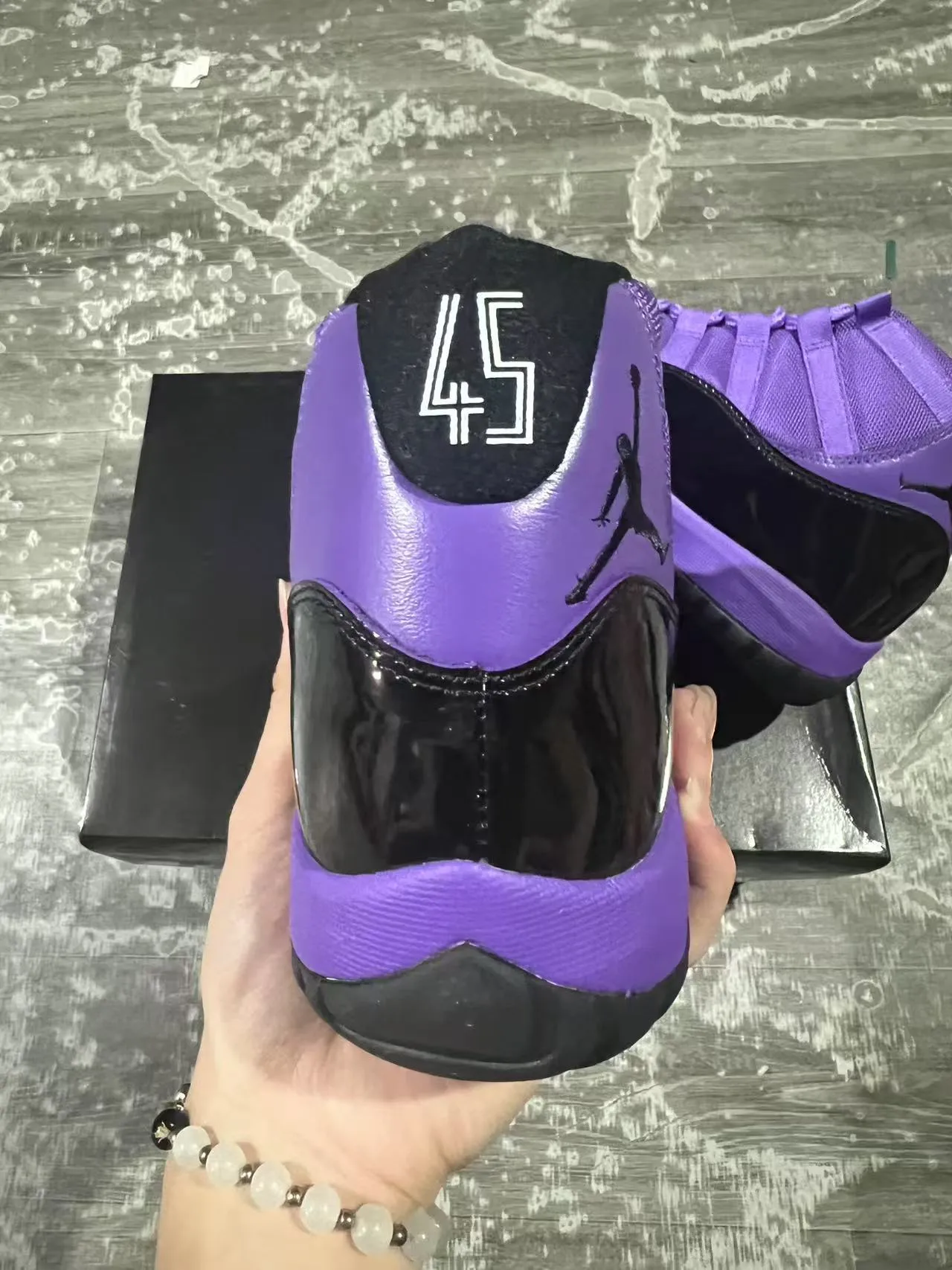 Zapatillas de baloncesto Air Jordan 11 de charol morado y negro 8